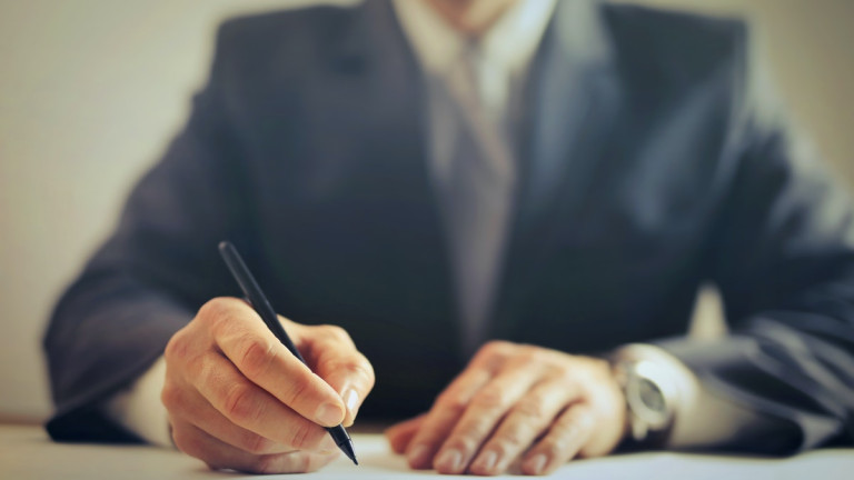 Lawyer providing legal consultation